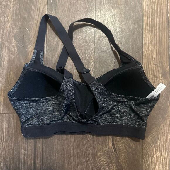 Victoria’s Secret VSX gray & black strappy crossover 32C sports bra - Picture 2 of 3
